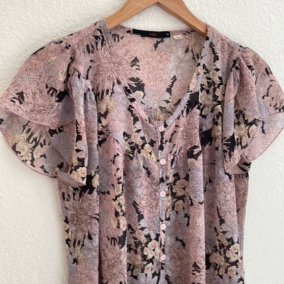 LUX Floral Butterfly Sleeve Top - Picture 5 of 9